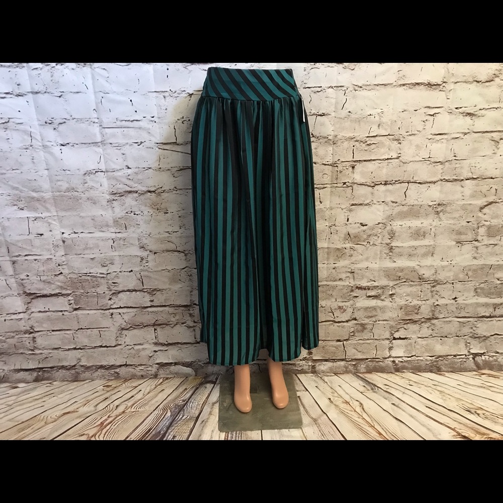 Long Black/Green skirt